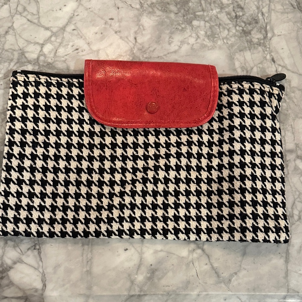Houndstooth Clutch with Red Accent